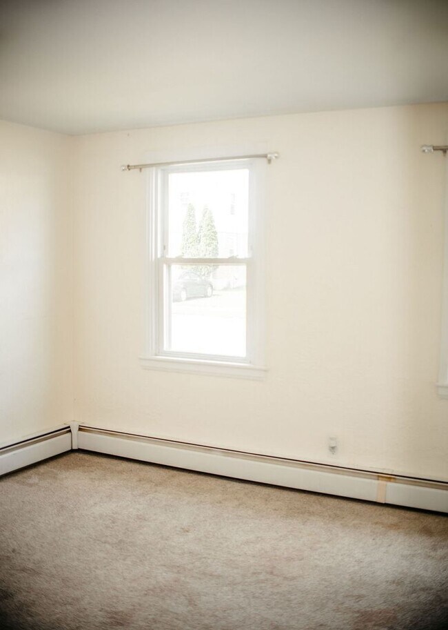 Building Photo - 1078 Kelly Dr