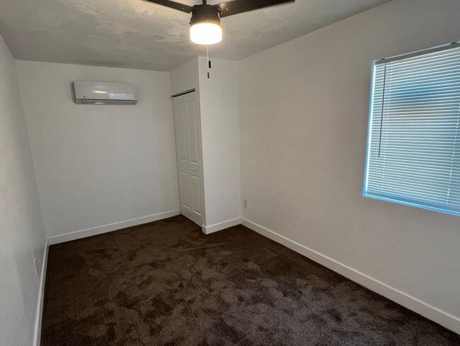 Building Photo - 2 Bedroom 1 Bath Home - Large Lot - Close to 29 Palms Marine Base