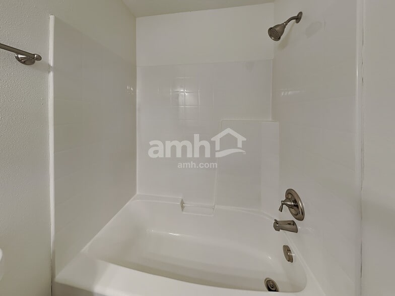 Building Photo - 4581 N Park Crossing Ave