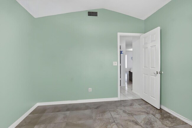 Building Photo - 7690 Solimar Cir