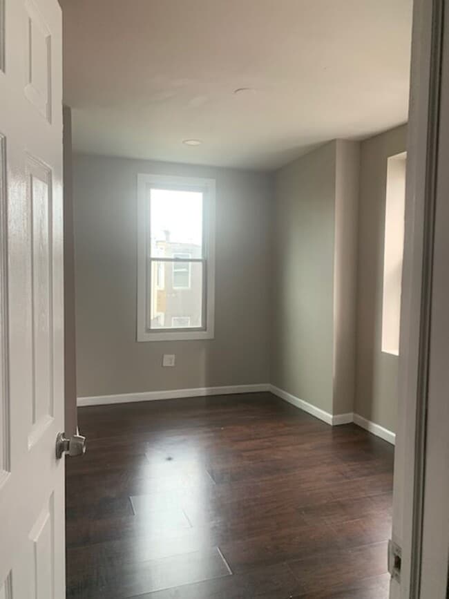 Building Photo - Charming 3bd/2bth now available for rent w/ expose brick.