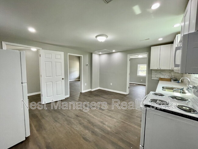Building Photo - 318 Grimes St