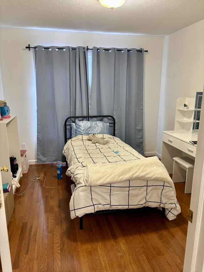 Building Photo - 12 Picardy Pl