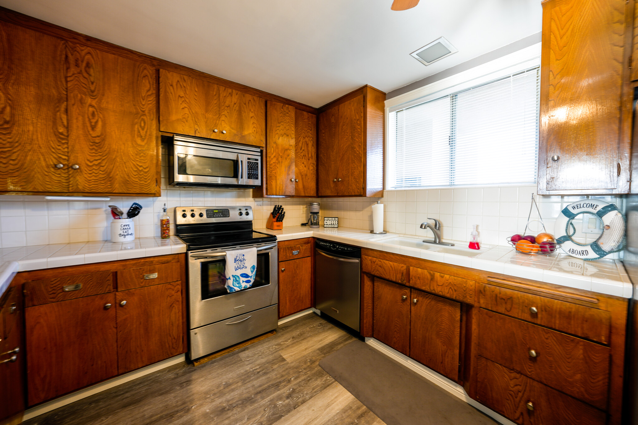 Kitchen - 1054 E 2nd St