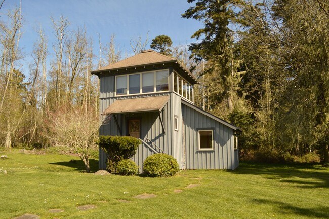 Building Photo - Furnished Home on False Bay