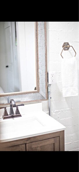 Building Photo - 396 N Elm St