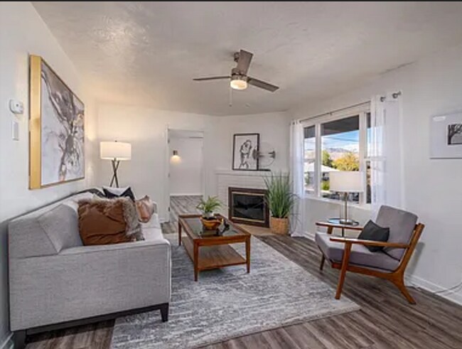 Building Photo - Beautiful, Spacious 3B/2.5Bath Single Family Home