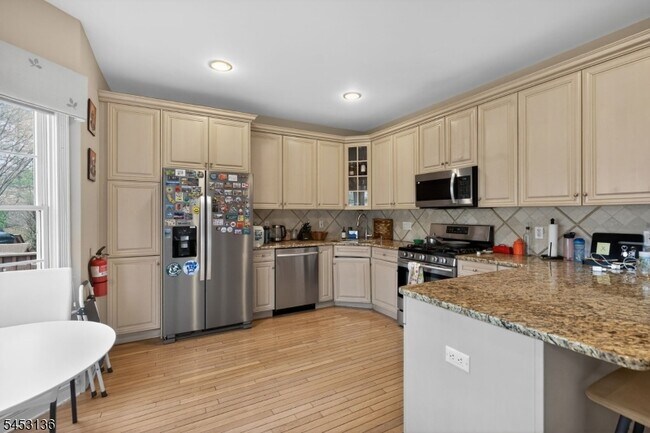 Building Photo - 70 Winged Foot Dr