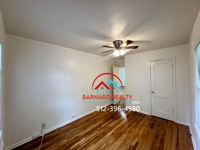 Building Photo - Available: Charming 2 Bedroom 1 Bath with ...