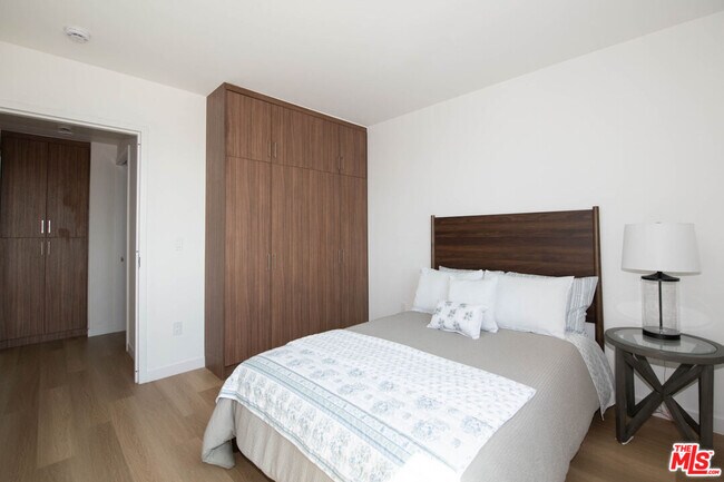 Building Photo - 2853 West Blvd