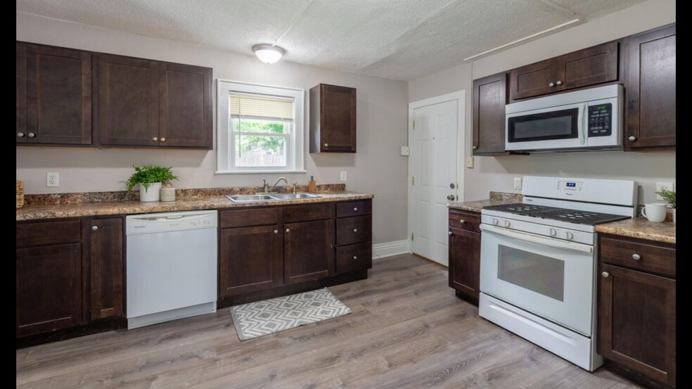 Building Photo - 857 Clancy Ave NE