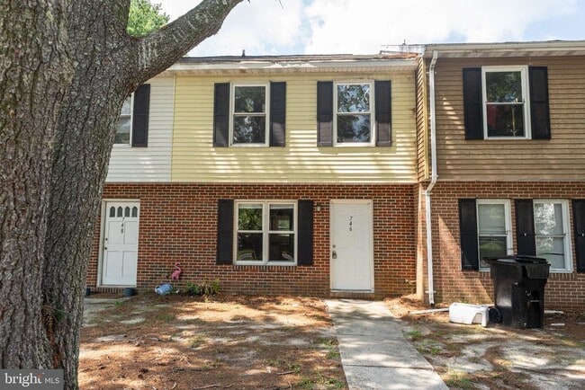 Building Photo - 746 Hemlock St