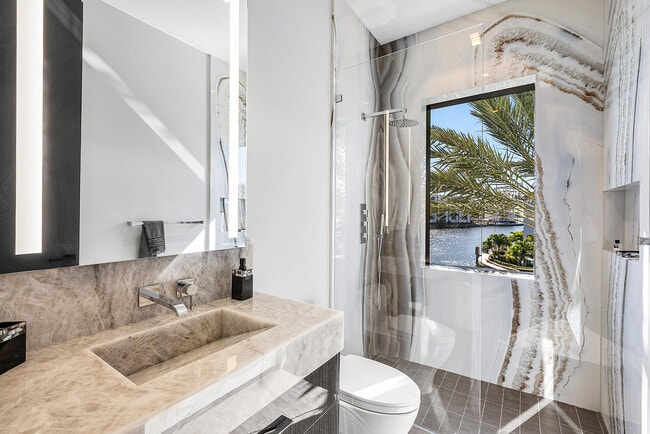 Building Photo - 2934 NE 8th Ave