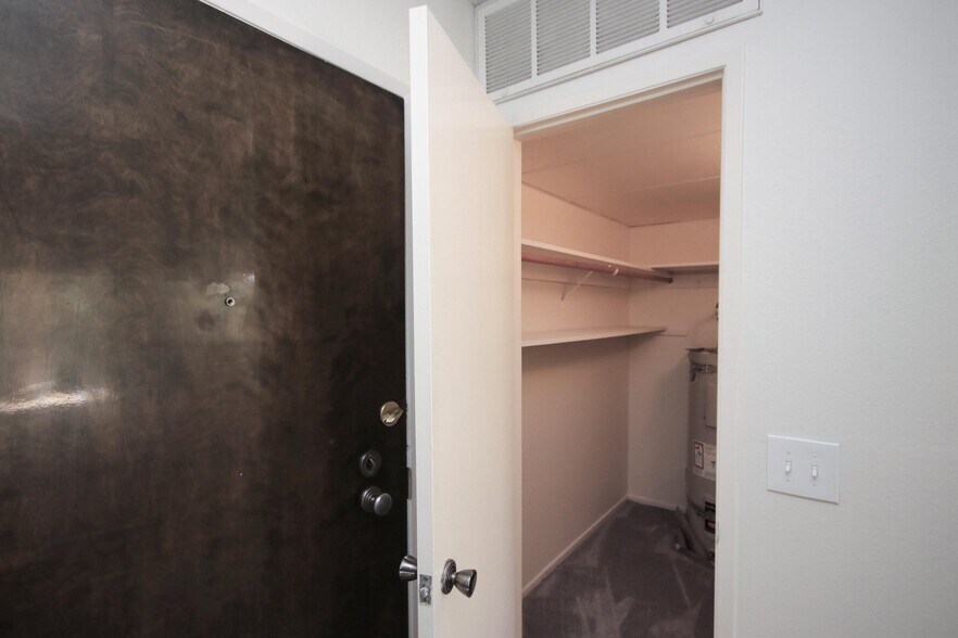 Building Photo - 420 S Madison Ave