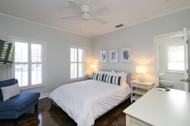 Building Photo - **STUNNING POOL HOME**4BEDS / 4.5BATHS**AQ...