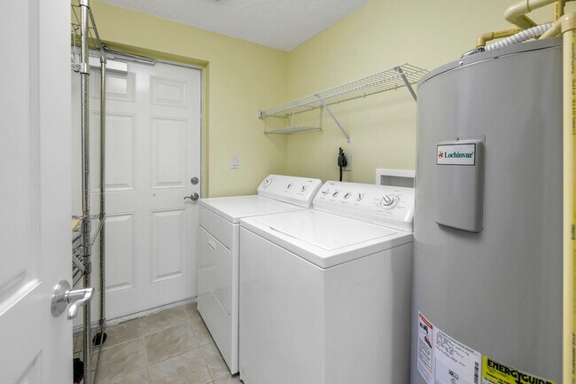Building Photo - WATER VIEW CONDO 2/2 #714