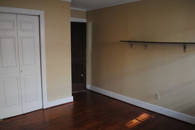 Building Photo - 3BR Brick House