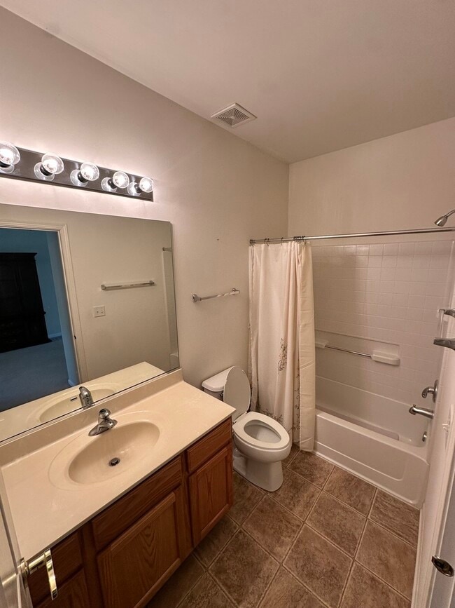 Building Photo - 1445 Cambria Dr