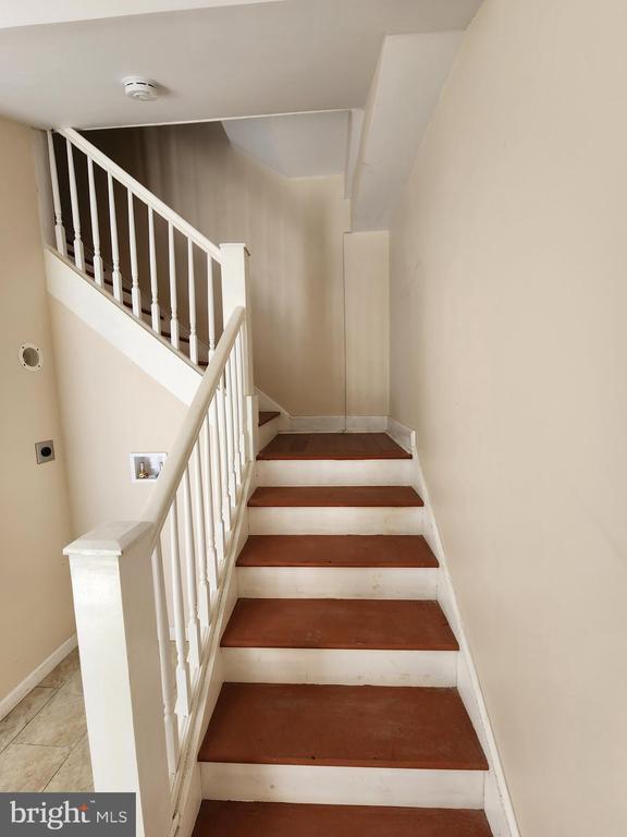 Building Photo - 419 W Grange Ave