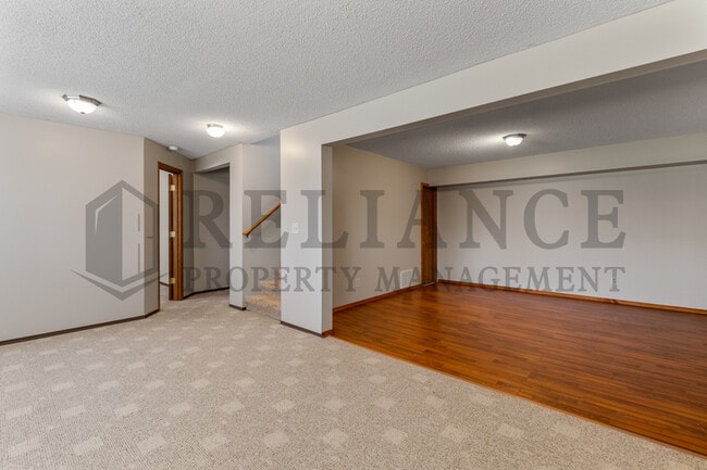 Building Photo - 1318 N Aksarben Ct