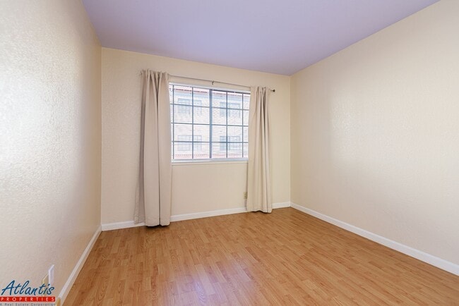 Building Photo - Lovely Condo | Central A/C | Garage