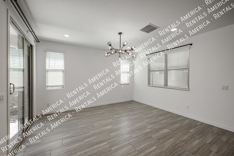 Building Photo - 12380 W Wagon Wheel Dr