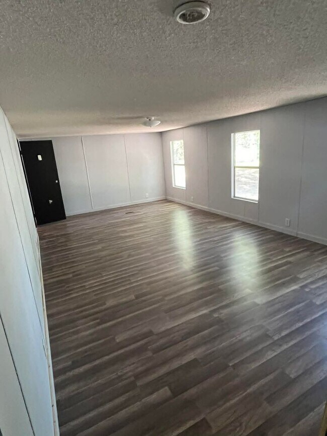 Building Photo - 162 Humingbird Rd-