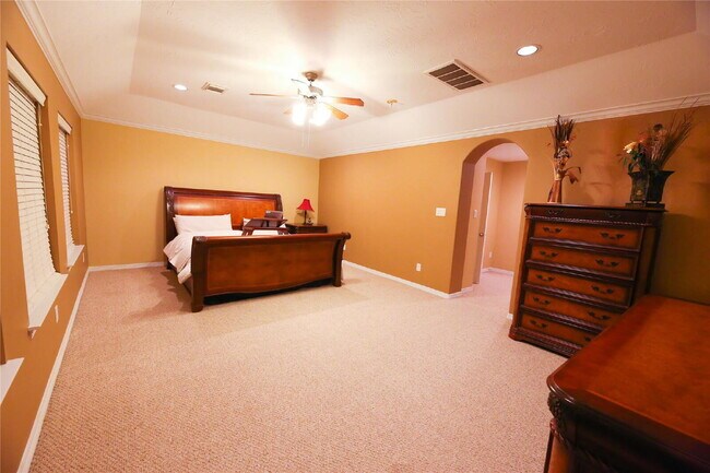 Building Photo - 3 Bed Single-Family Home in Timbergrove Terrace 77008 in Gated Community