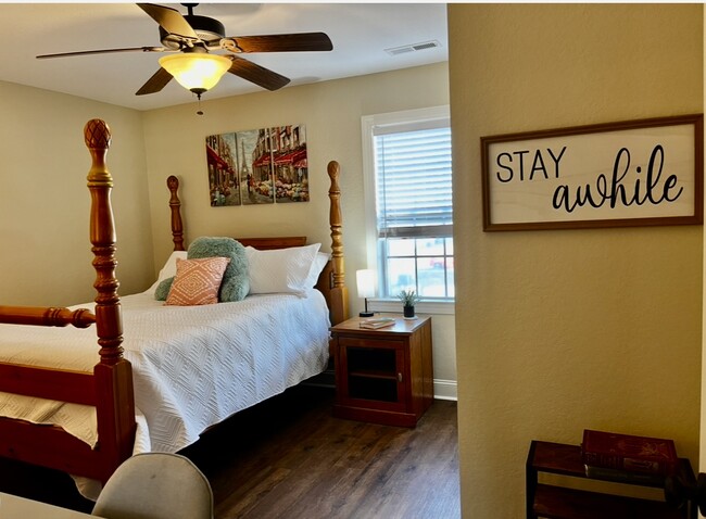 Building Photo - 1924A Leighton Dr