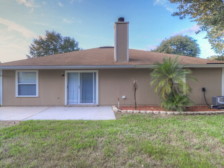 Building Photo - 552 Sparrow Branch Cir