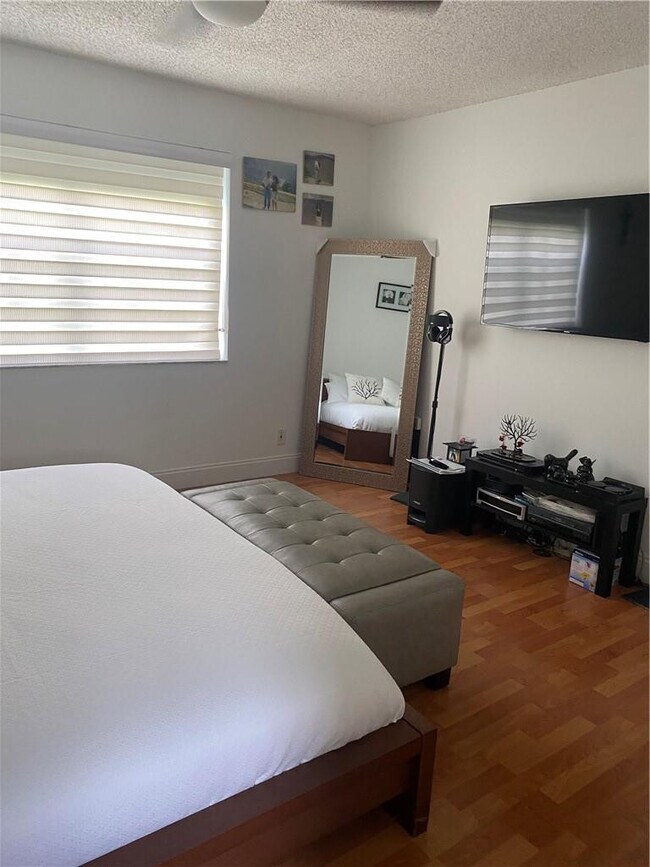 Building Photo - 401 SW 86th Ave