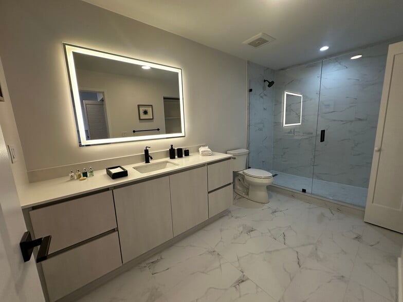 Building Photo - 119 SE 2nd Ct