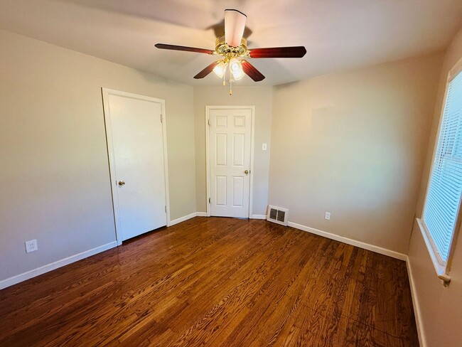 Building Photo - Three bedroom Home for Rent - Florissant