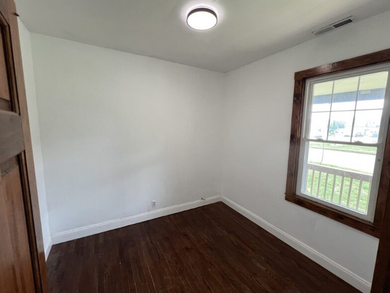 Building Photo - 1502 Mt Pleasant St