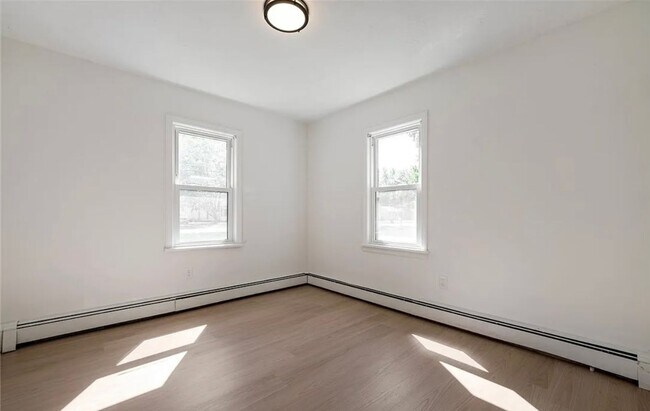 Building Photo - Beautiful 3 Bedroom Mentor Home