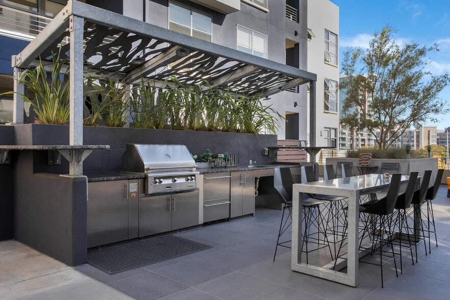 Building Photo - 355 Berry St