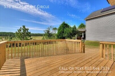 Building Photo - 576 Village E Cir
