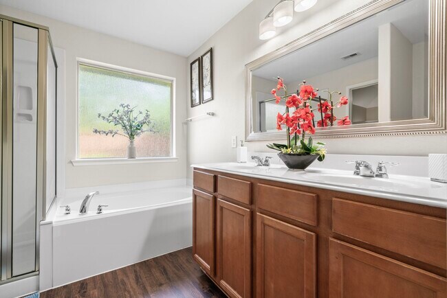 Building Photo - 25803 Orchard Knoll Ln