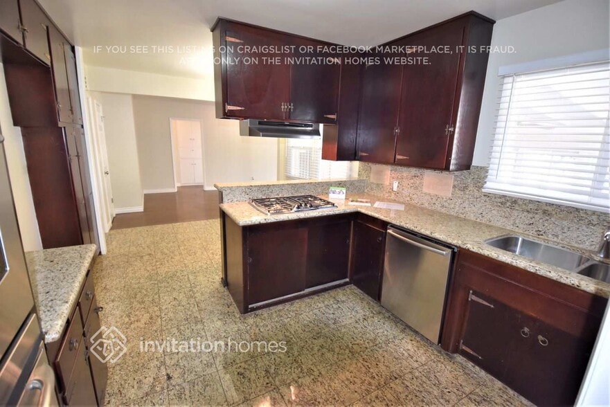 Building Photo - 10609 S 7th Ave