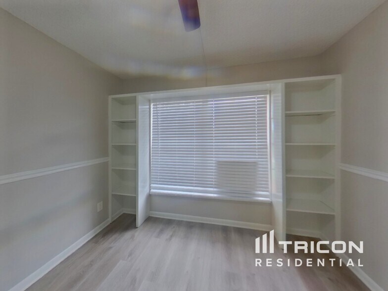 Building Photo - 1519 Carter Oaks Dr