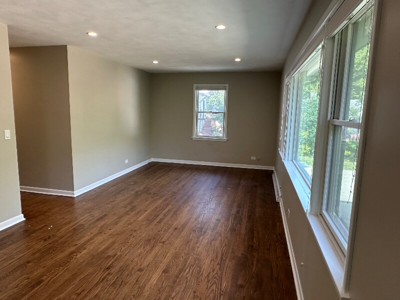 Building Photo - 953 Burton Ave