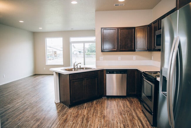 Building Photo - 301 S Marigold Ln