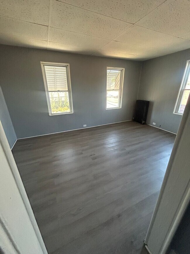 Building Photo - NO SECURITY DEPOSIT REQUIRED! One Bedroom Apartment in Kingston!