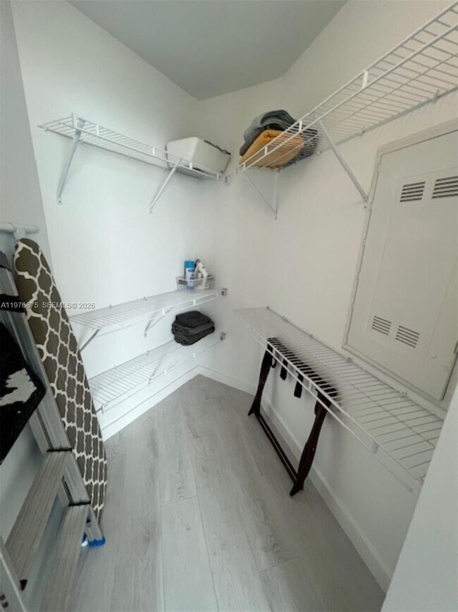 Building Photo - 501 NE 31st St