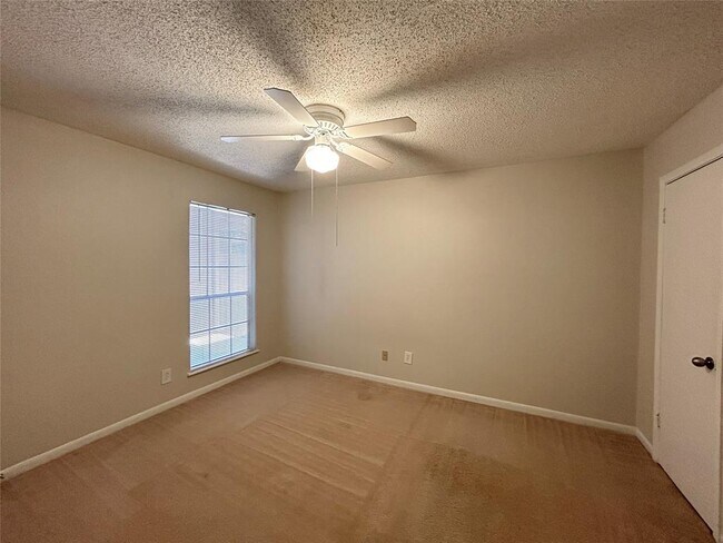 Building Photo - 3902 Mandell St