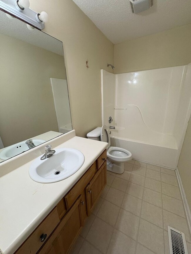 Building Photo - 886 Eagles Nest Cir