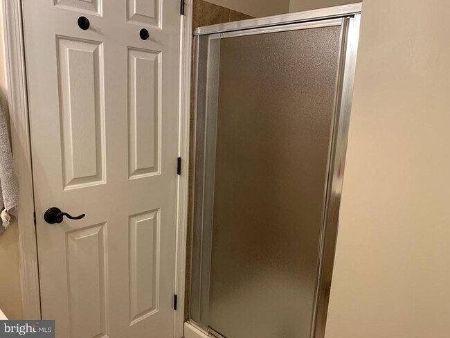 Building Photo - 2016 Greenes Way Cir