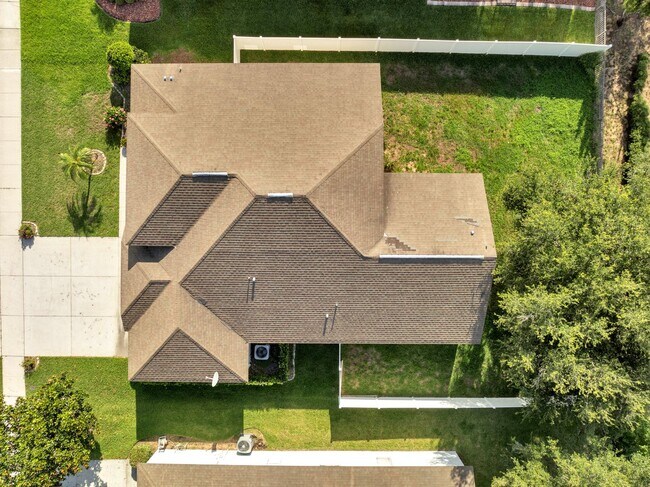 Building Photo - Stunning 4/3 with Fence Enclosed Yard in t...