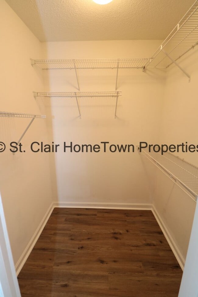 Building Photo - Close to Honda