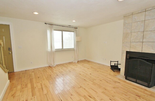 Building Photo - 4843 W Targee St
